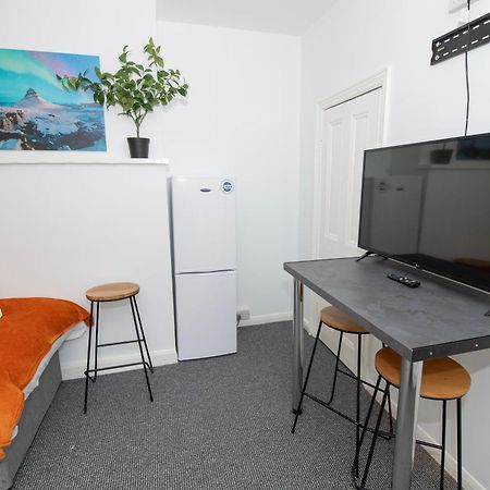 Versatile Cozy & Spacious Comfort Hull Apartments Кингстън ъпон Хъл Екстериор снимка