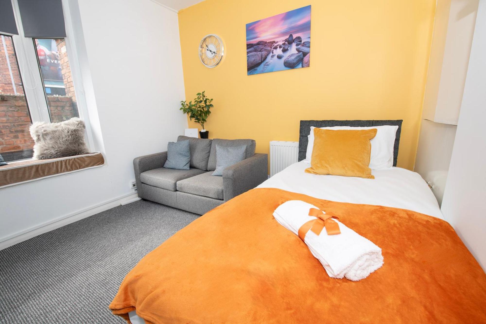 Versatile Cozy & Spacious Comfort Hull Apartments Кингстън ъпон Хъл Екстериор снимка