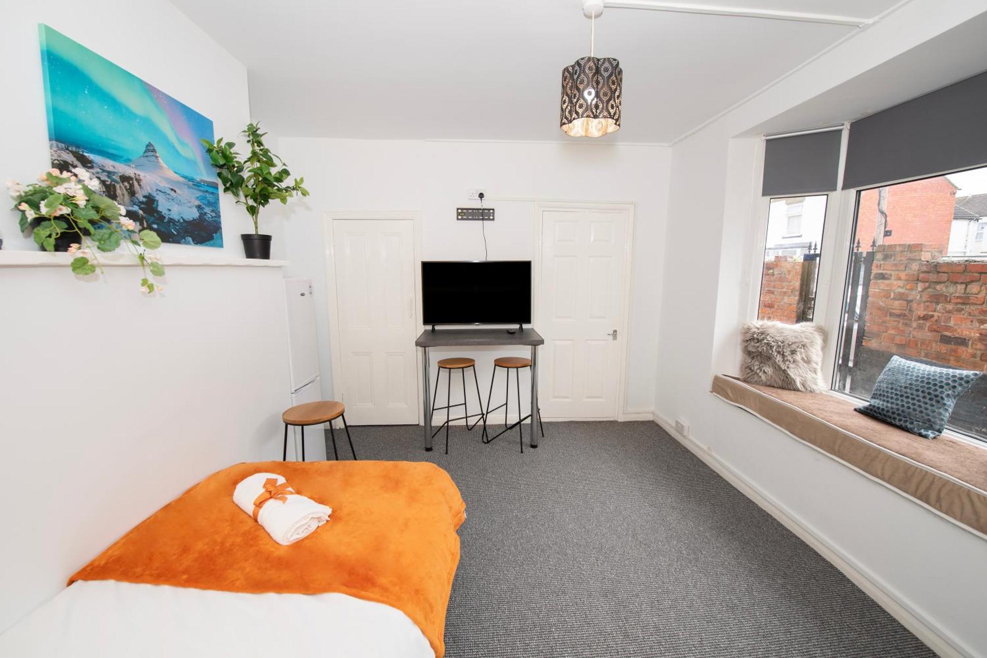 Versatile Cozy & Spacious Comfort Hull Apartments Кингстън ъпон Хъл Екстериор снимка