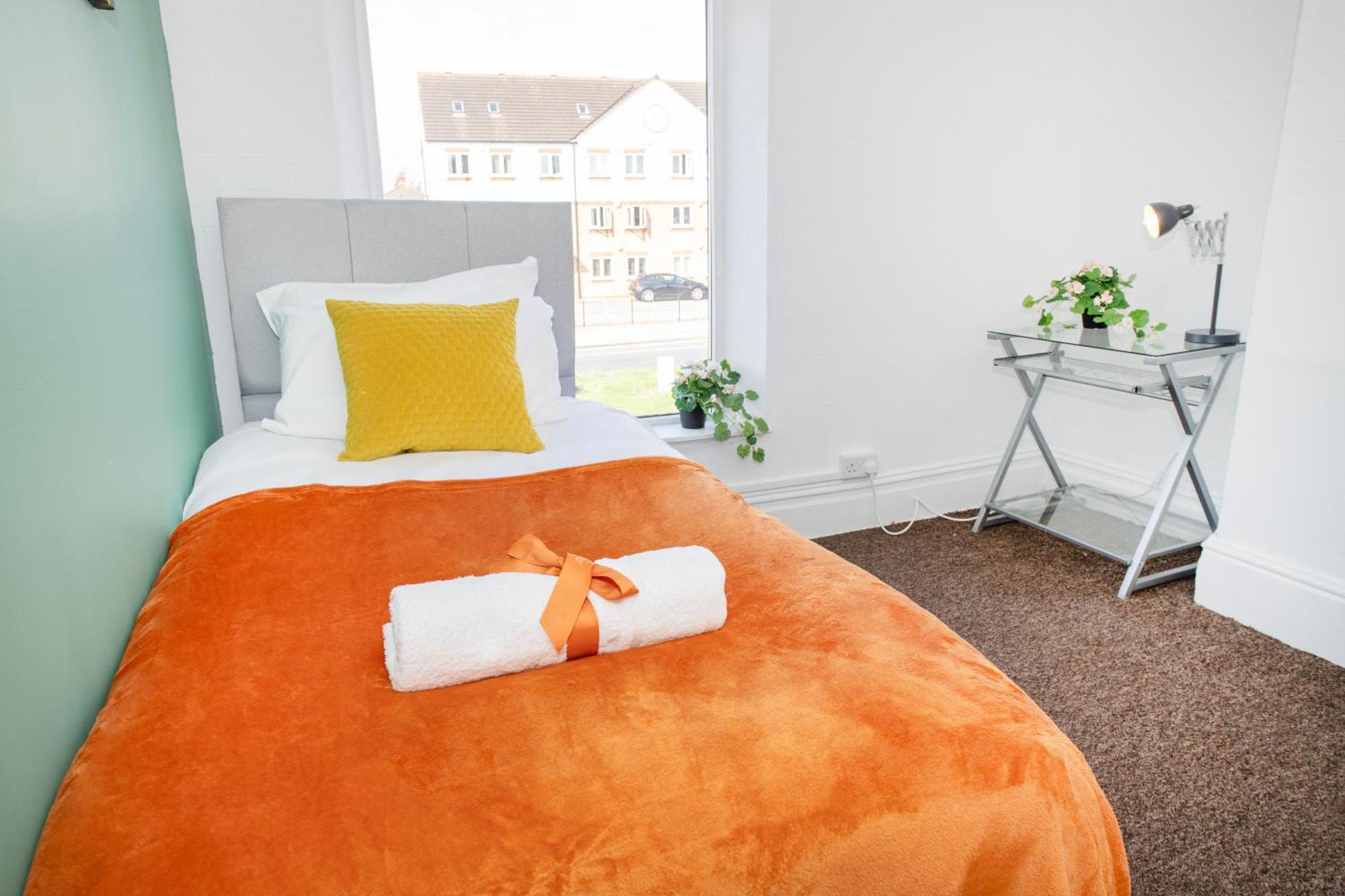 Versatile Cozy & Spacious Comfort Hull Apartments Кингстън ъпон Хъл Екстериор снимка