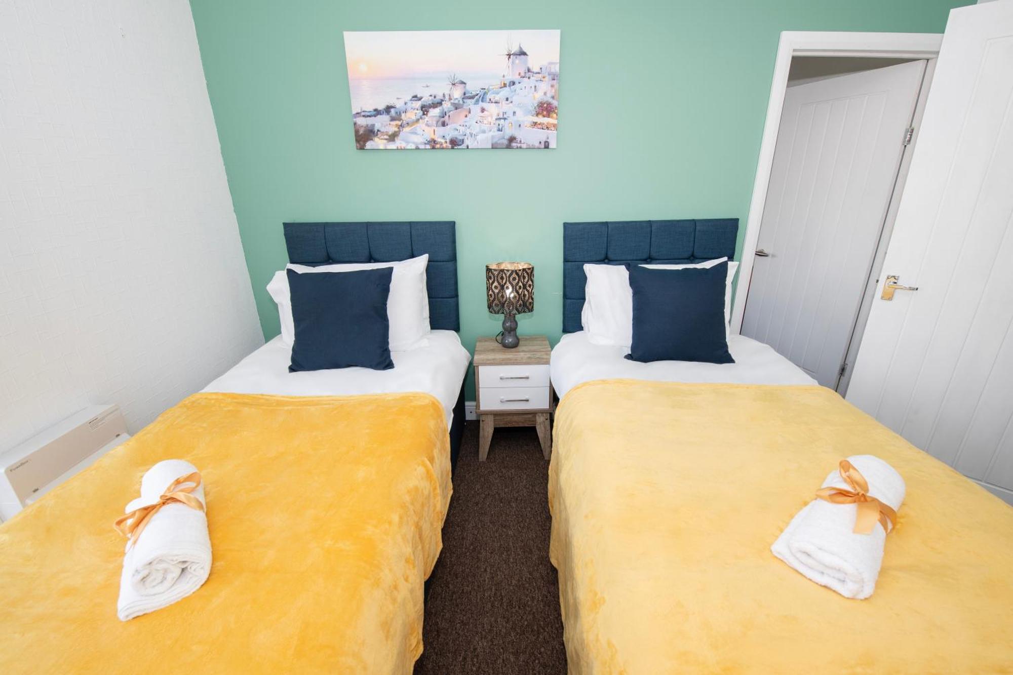 Versatile Cozy & Spacious Comfort Hull Apartments Кингстън ъпон Хъл Екстериор снимка