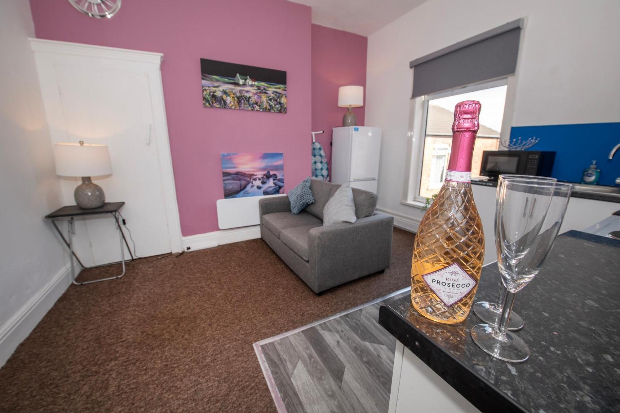 Versatile Cozy & Spacious Comfort Hull Apartments Кингстън ъпон Хъл Екстериор снимка