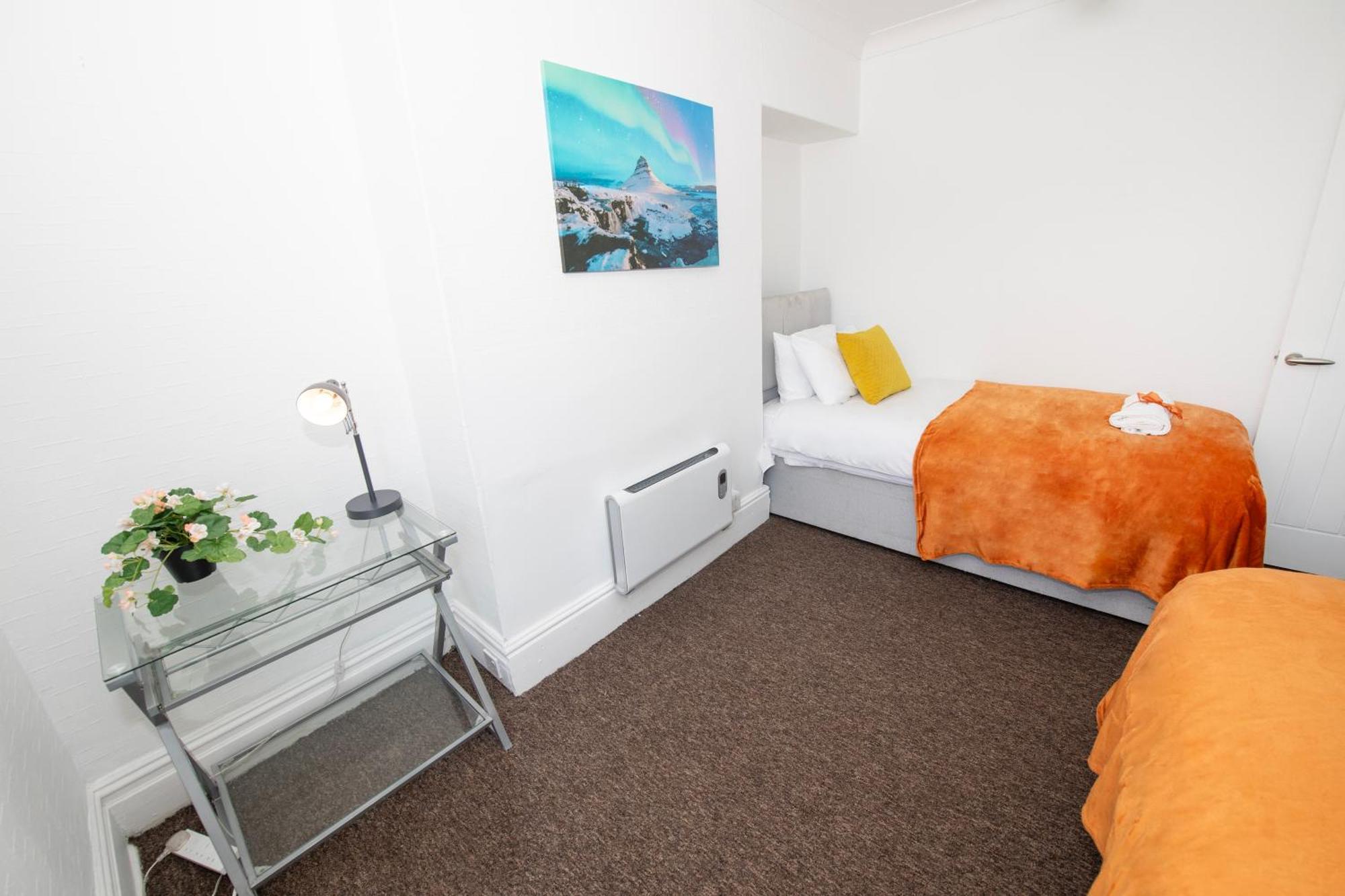Versatile Cozy & Spacious Comfort Hull Apartments Кингстън ъпон Хъл Екстериор снимка