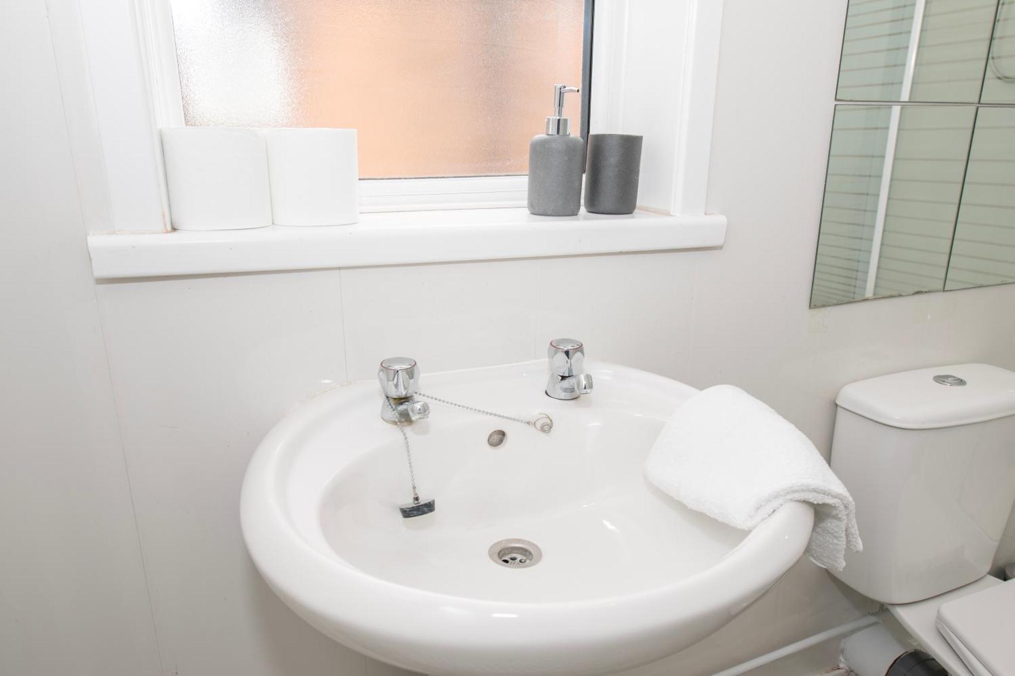 Versatile Cozy & Spacious Comfort Hull Apartments Кингстън ъпон Хъл Екстериор снимка
