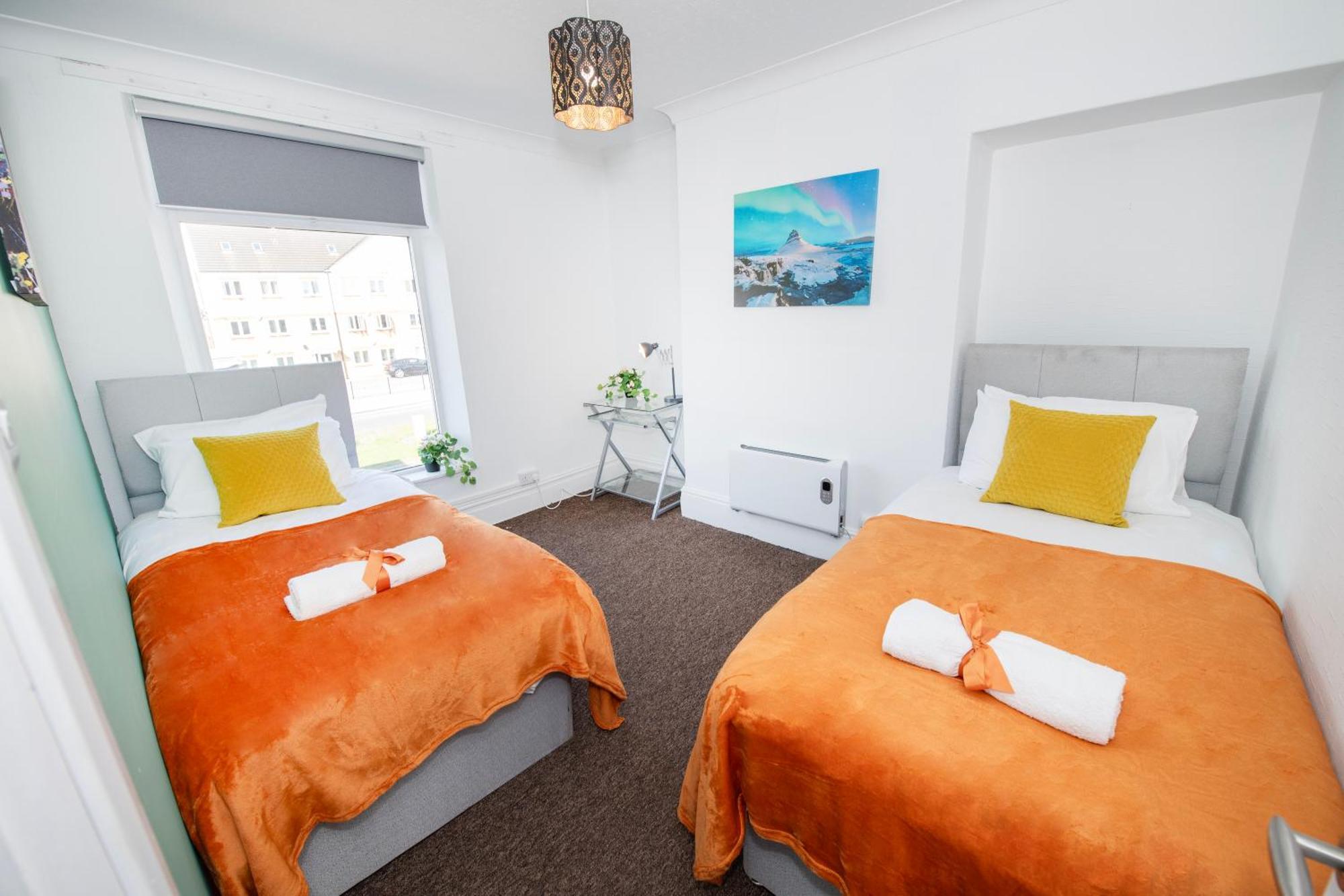 Versatile Cozy & Spacious Comfort Hull Apartments Кингстън ъпон Хъл Екстериор снимка