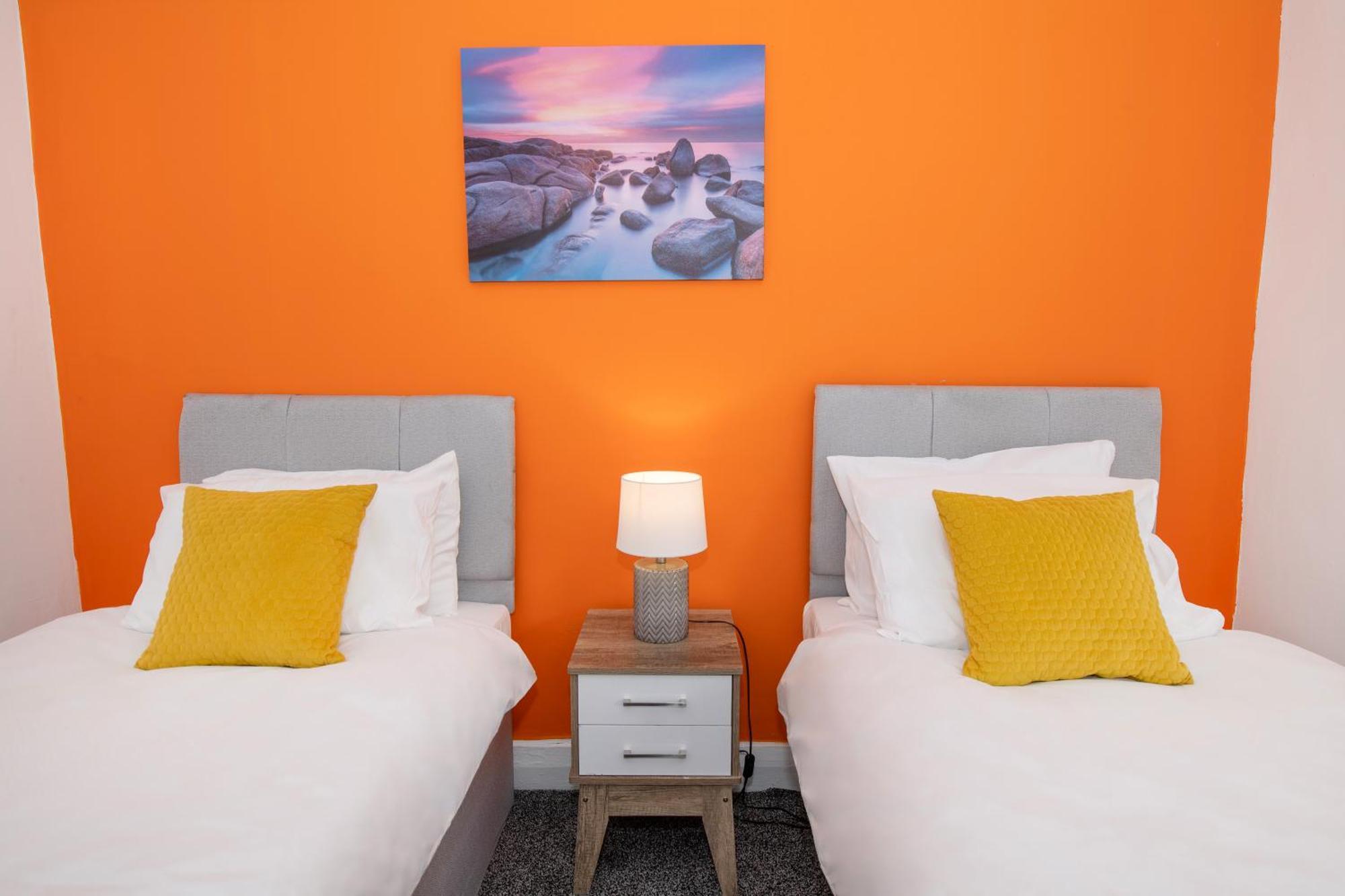 Versatile Cozy & Spacious Comfort Hull Apartments Кингстън ъпон Хъл Екстериор снимка